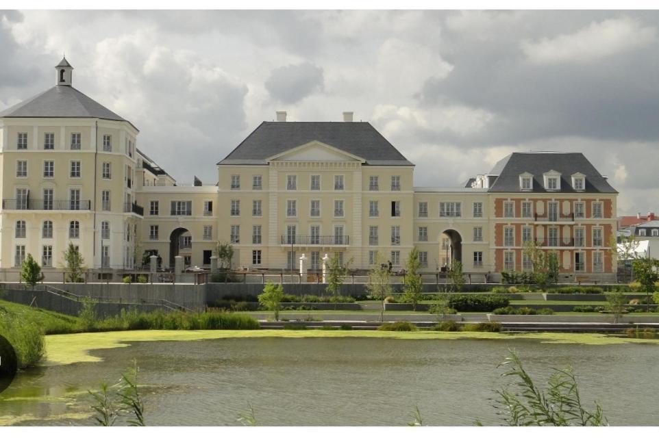 Appartement Situe Place Toscane A 5 Min De Disney 塞里斯 外观 照片